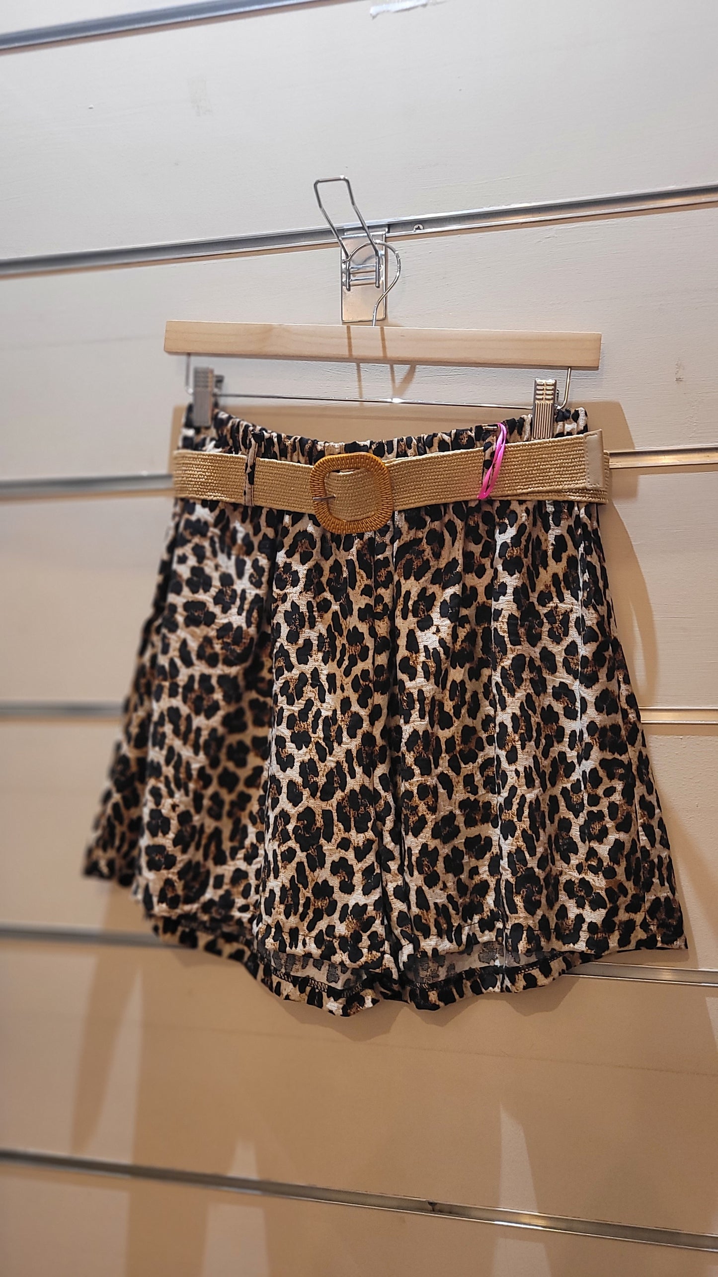 Short Léonie